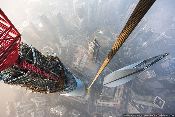 Stunning-photos-taken-by-the-two-Russian-daredevils-atop-Shanghai-2