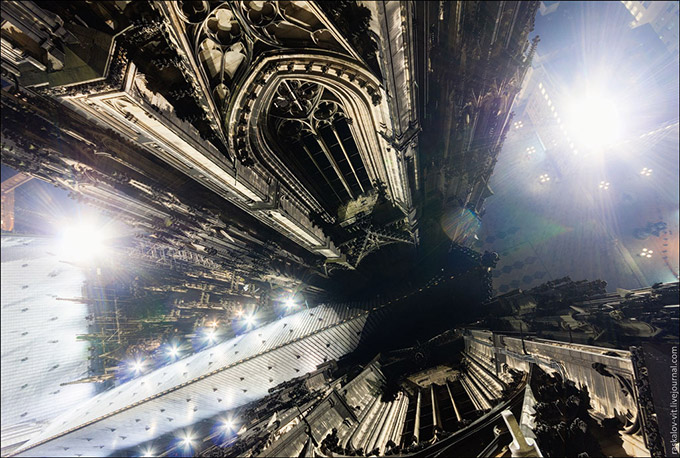 Stunning-photos-taken-by-the-two-Russian-daredevils-atop-Shanghai-4